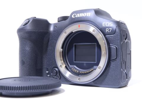 [USED]u058414 EOS R7 ボディ