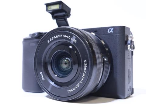[USED]u058547 α6400 ILCE-6400L パワーズームレンズキット [ブラック]