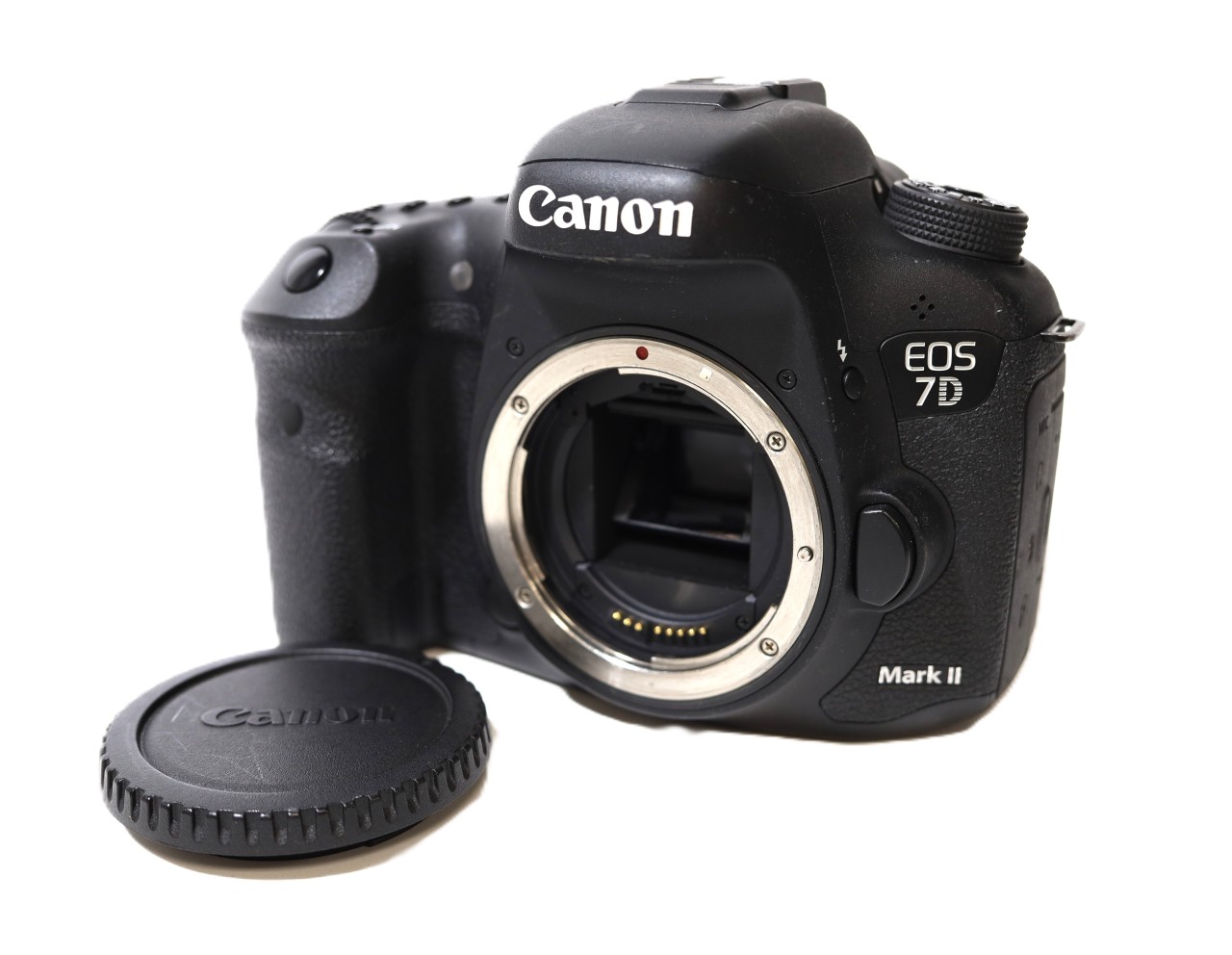 EOS 7D Mark II �{�f�B