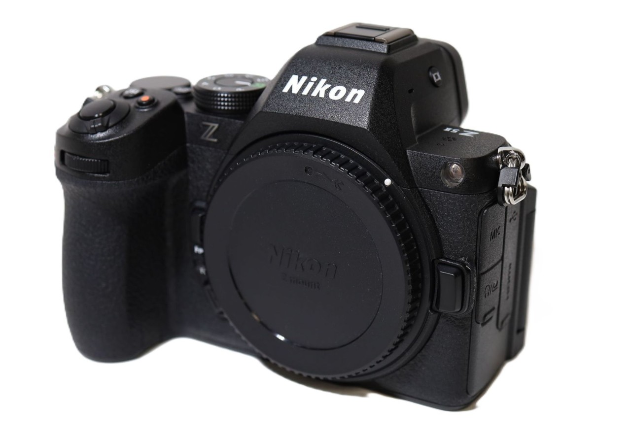Z5II �{�f�B