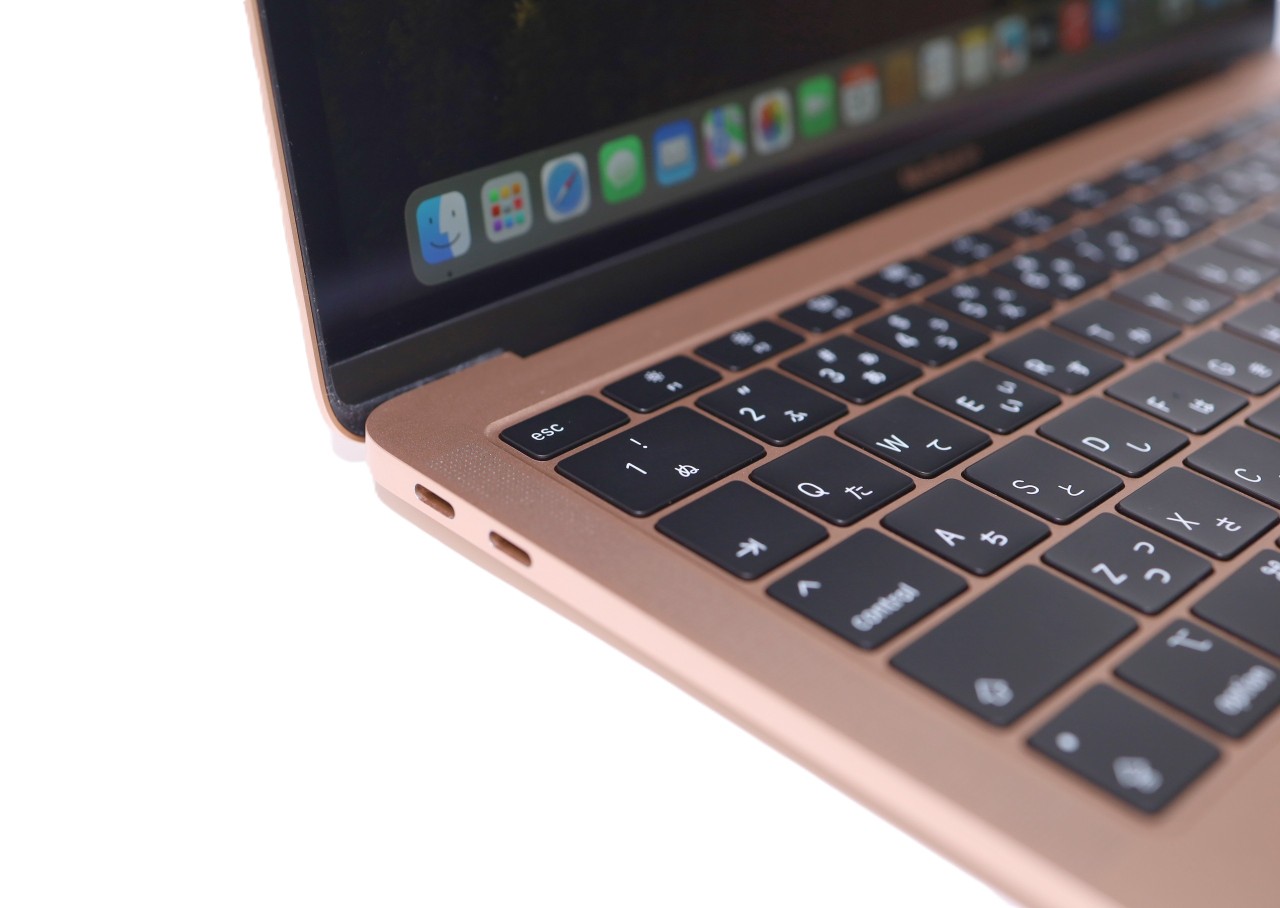 MacBook Air Retina�f�B�X�v���C 1600/13.3 MREE2J/A [�S�[���h]