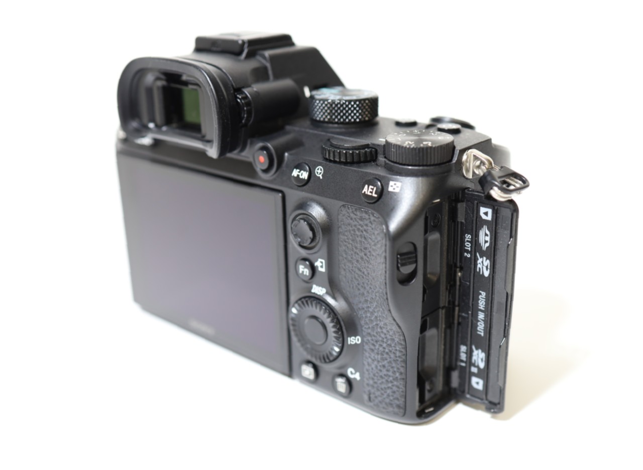 ��7 III ILCE-7M3 �{�f�B