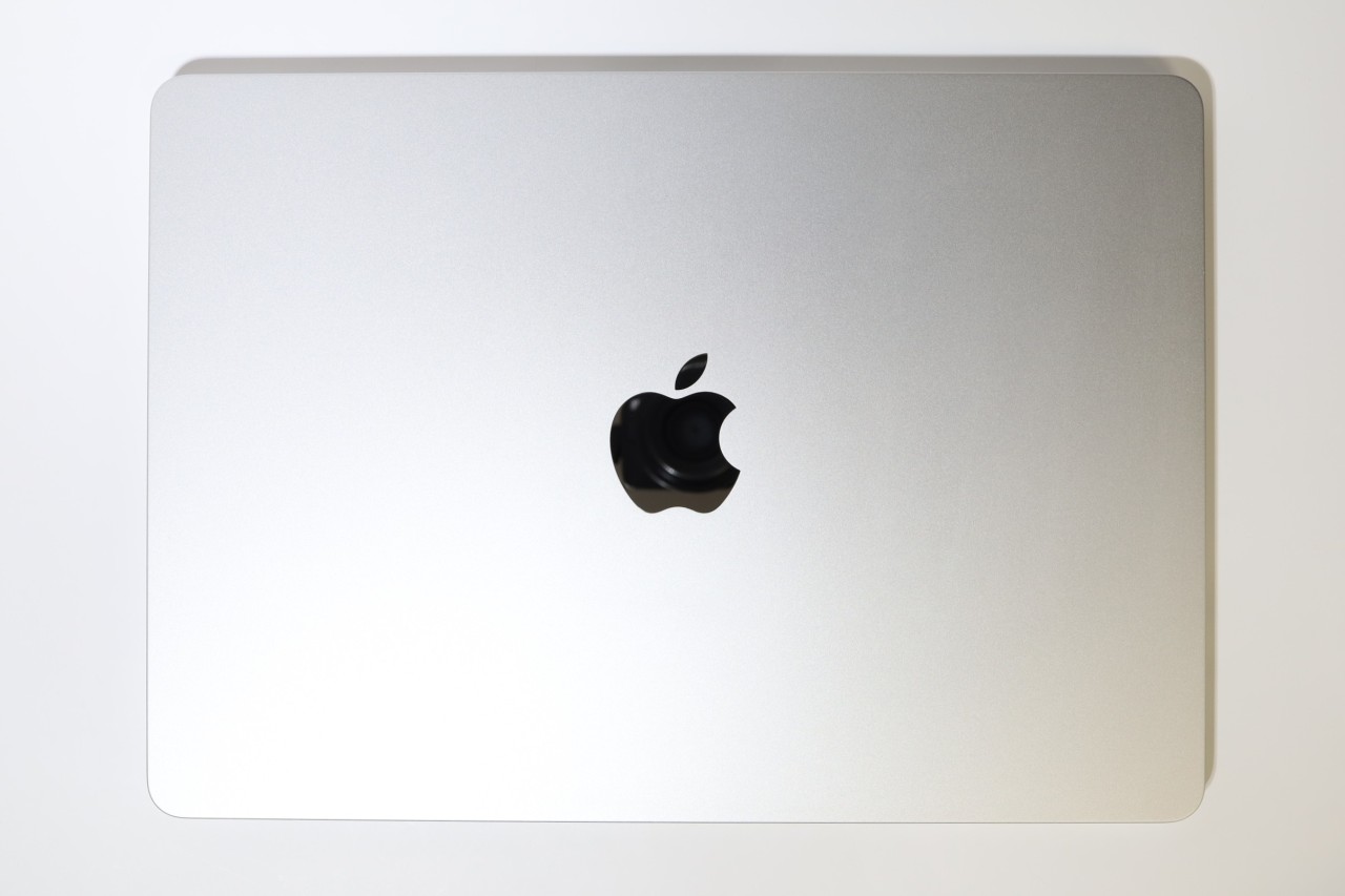 MacBook Air Liquid Retina�f�B�X�v���C 13.6 MLY03J/A [�V���o�[]