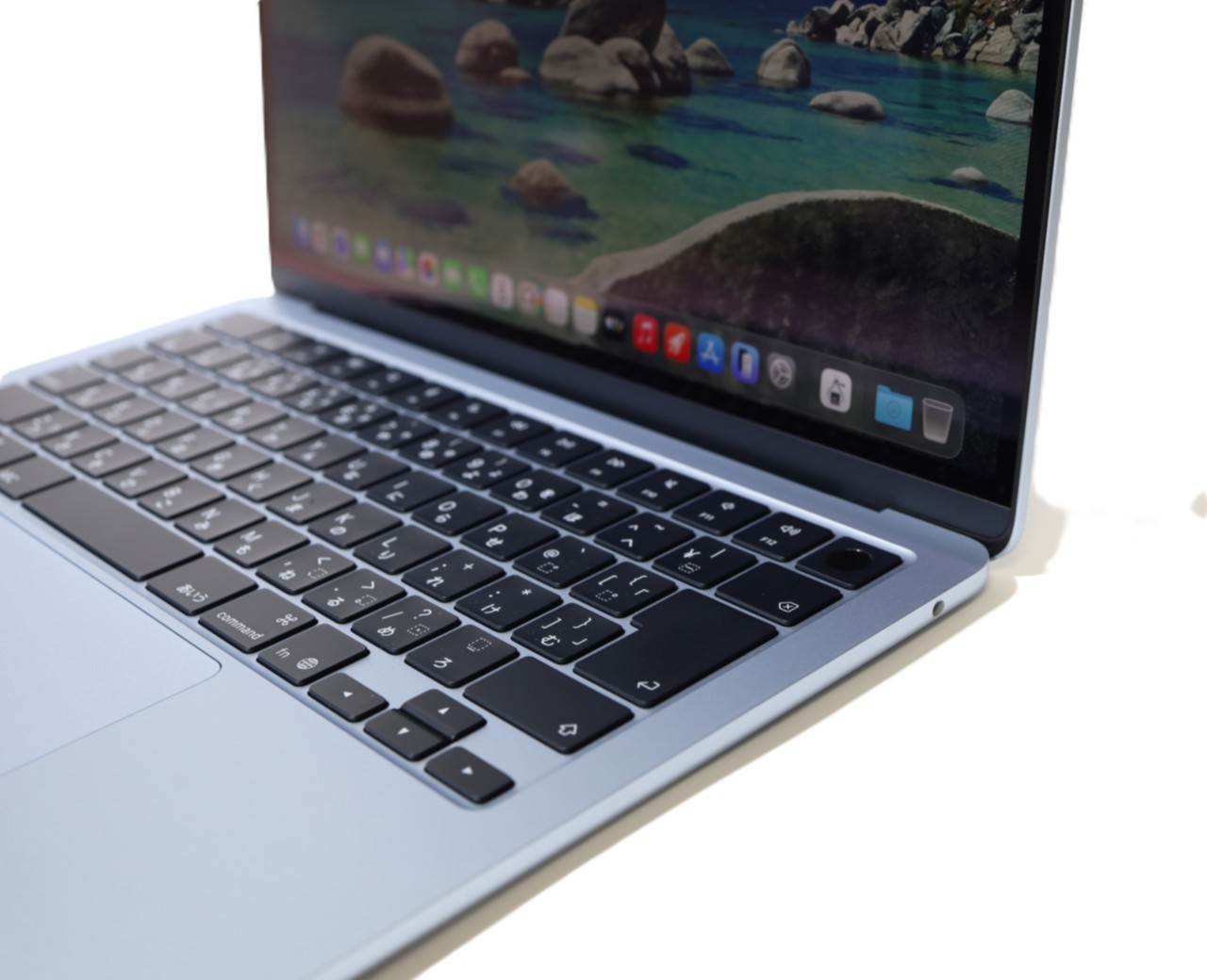 MacBook Air 13.6�C���` Liquid Retina�f�B�X�v���C Early 2025�EM4�E������16GB�ESSD256GB���ڃ��f��