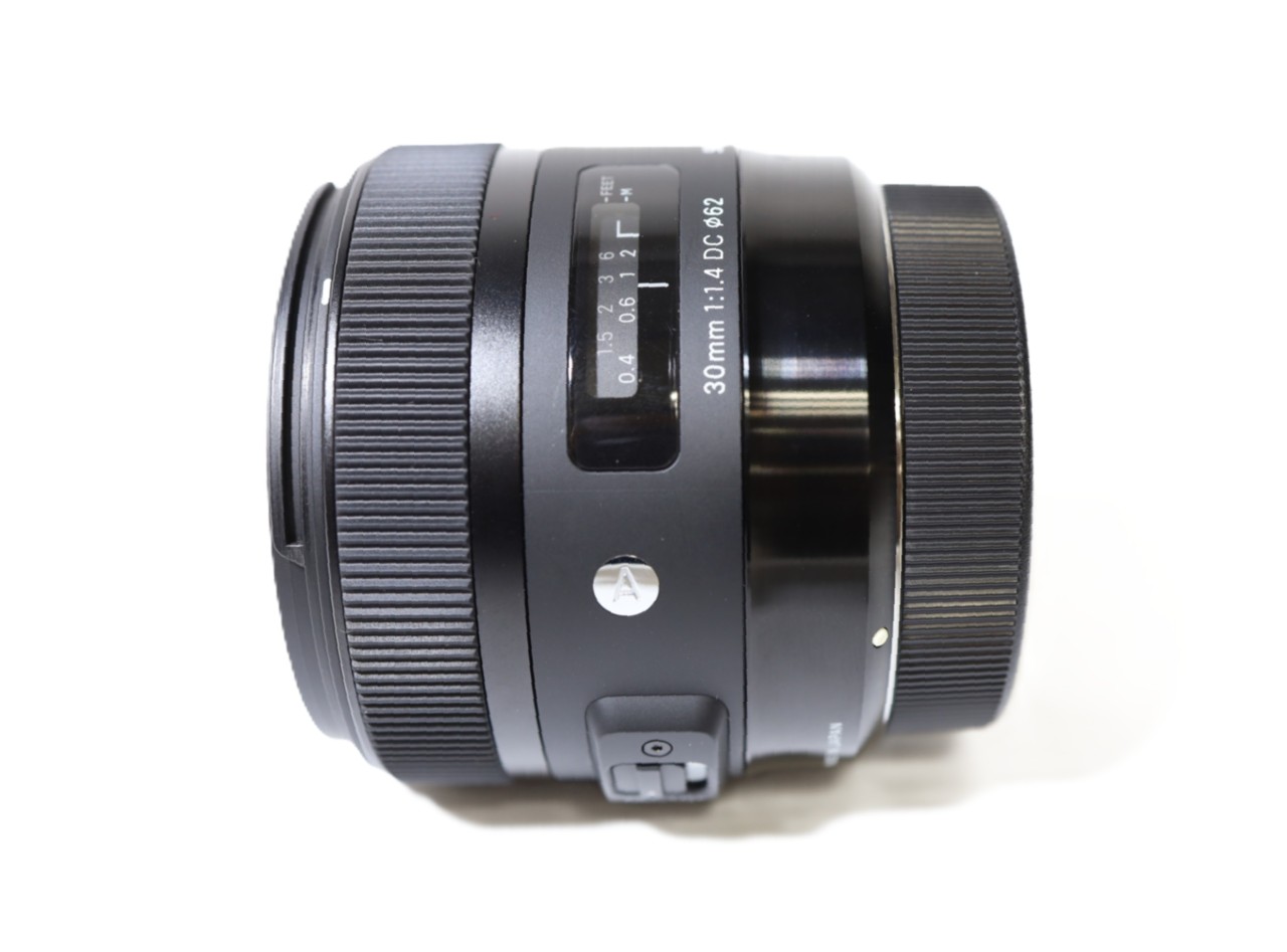 30mm F1.4 DC HSM [�L���m���p]