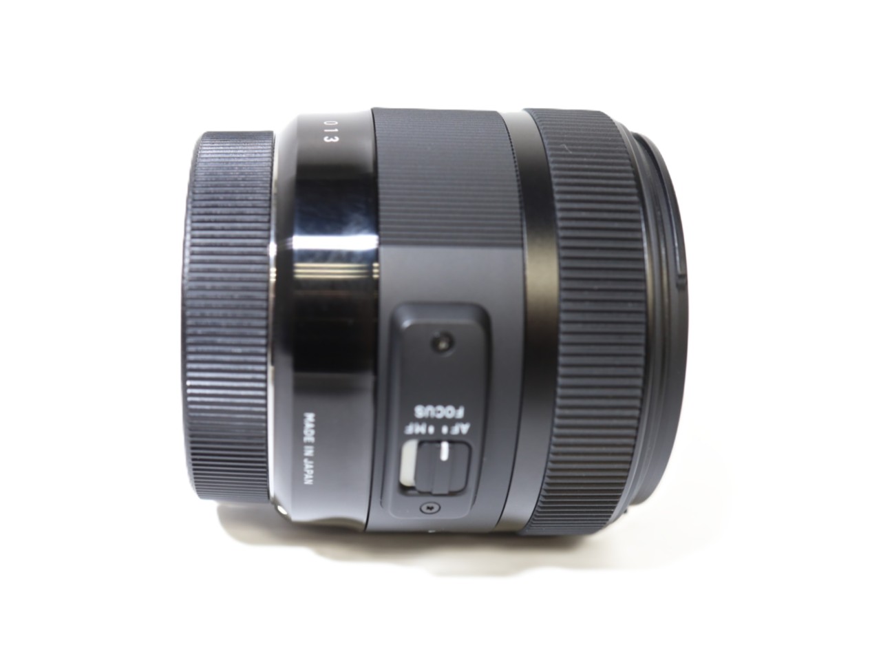 30mm F1.4 DC HSM [�L���m���p]